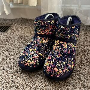 UGG CLASSIC MINI STELLAR SEQUIN WOMEN ANKLE BOOTS MEDALLION